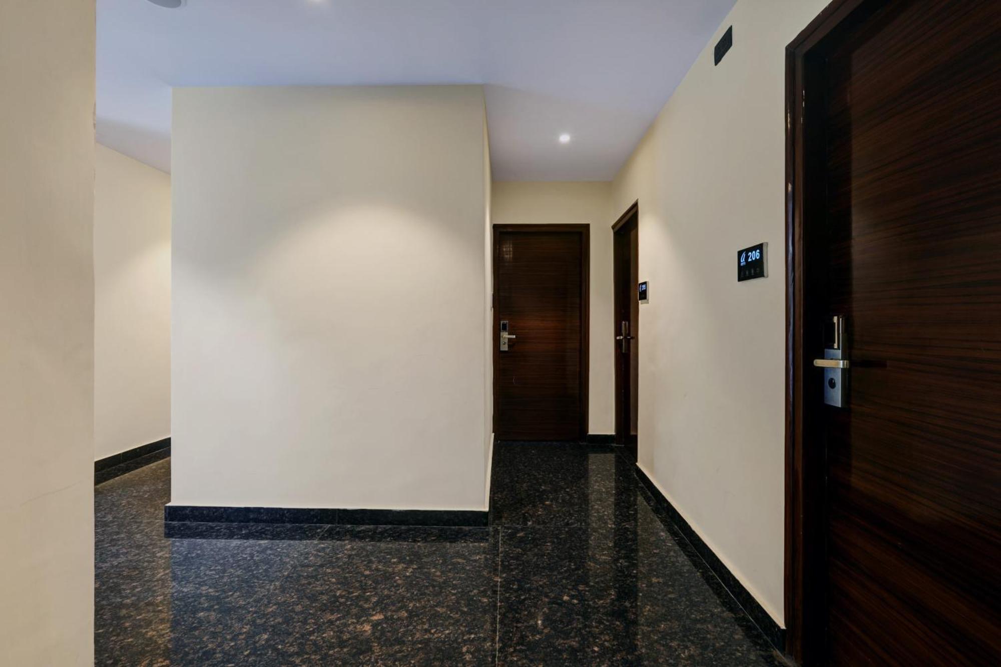 Astra Hotels & Suites - Koramangala Bangalore Buitenkant foto