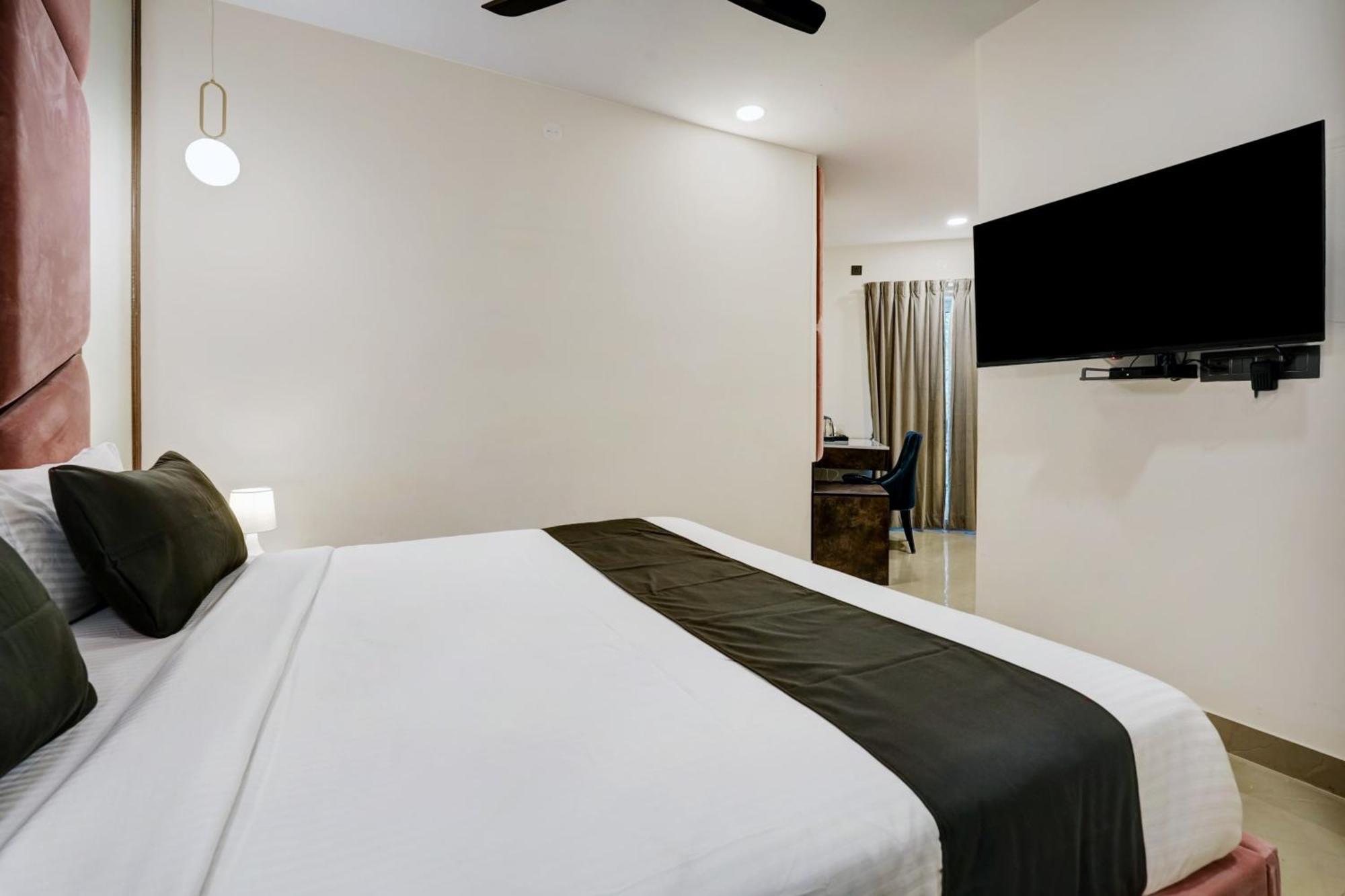Astra Hotels & Suites - Koramangala Bangalore Buitenkant foto