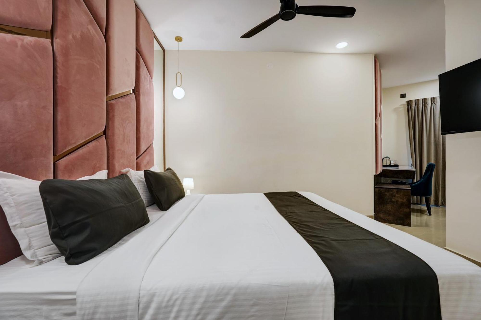 Astra Hotels & Suites - Koramangala Bangalore Buitenkant foto