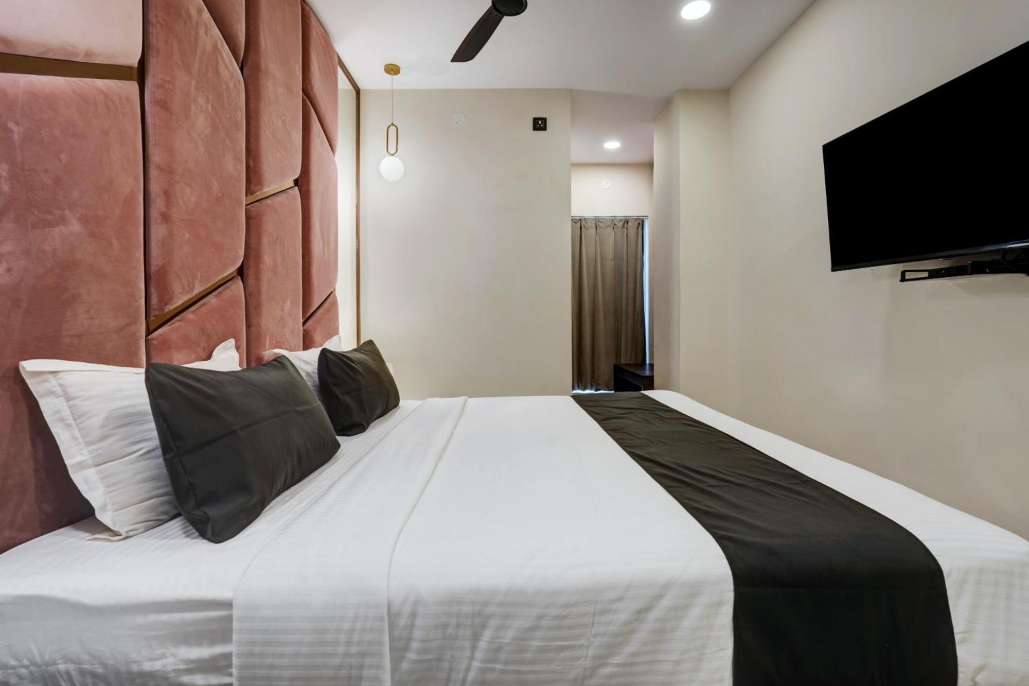 Astra Hotels & Suites - Koramangala Bangalore Buitenkant foto