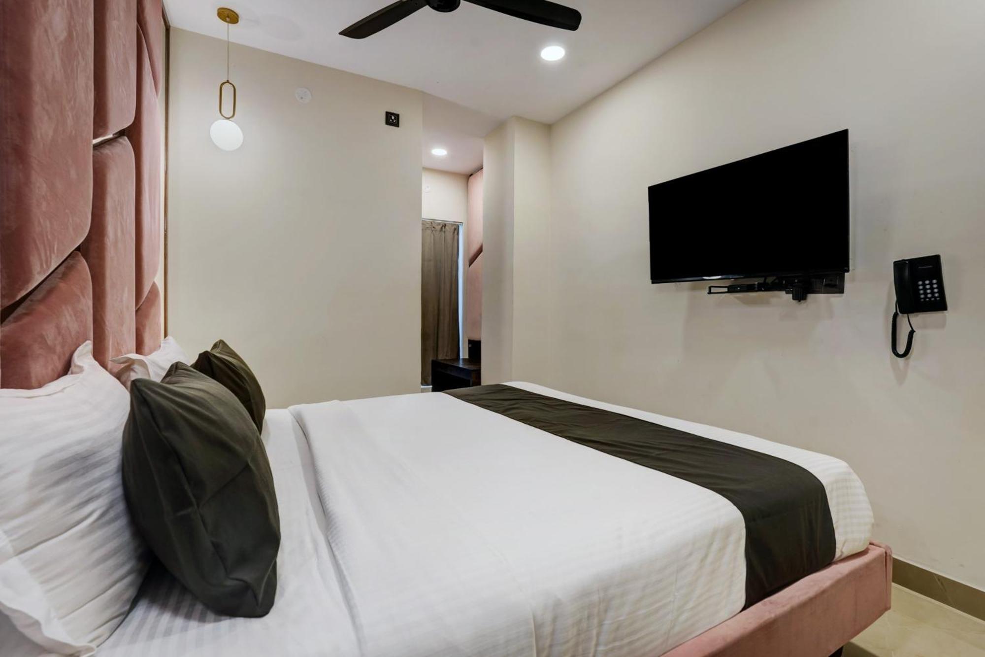 Astra Hotels & Suites - Koramangala Bangalore Buitenkant foto